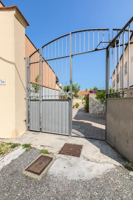 Casa “Oasi Del Mare” Apartment Ливорно Екстериор снимка